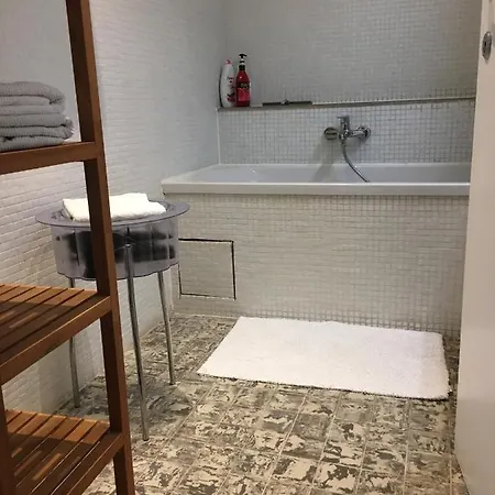 Poppies, Terras, Free Parking *