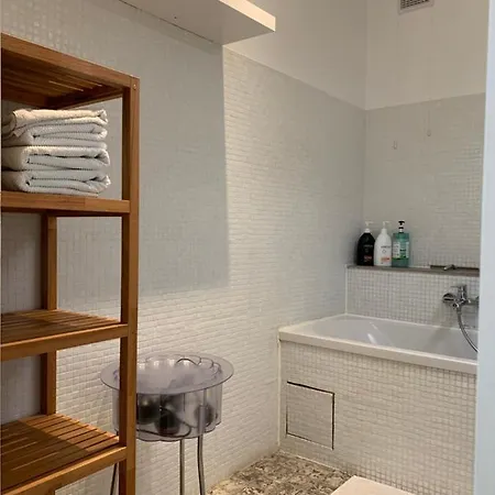 Poppies, Terras, Free Parking Ostend