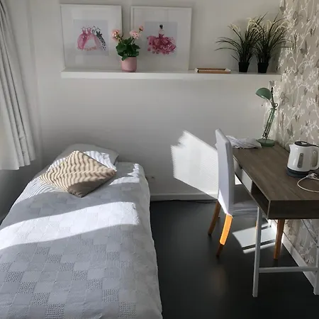 Poppies, Terras, Free Parking Ostend