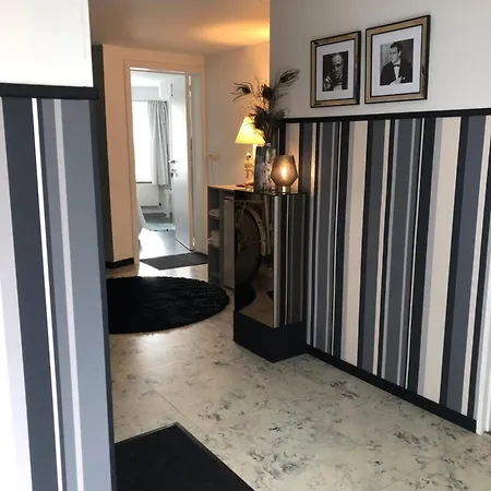 Poppies, Terras, Free Parking *