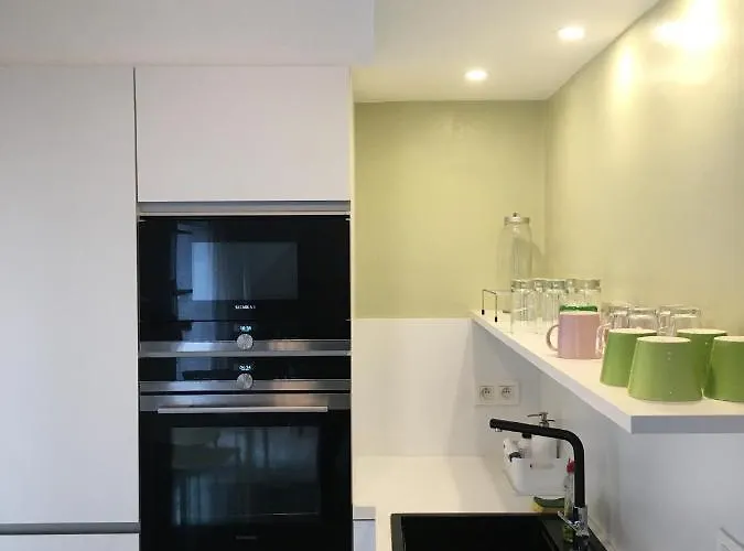 Poppies, Terras, Free Parking *