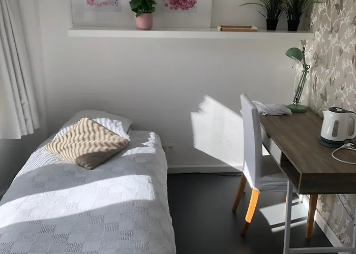 Poppies, Terras, Free Parking Oostende